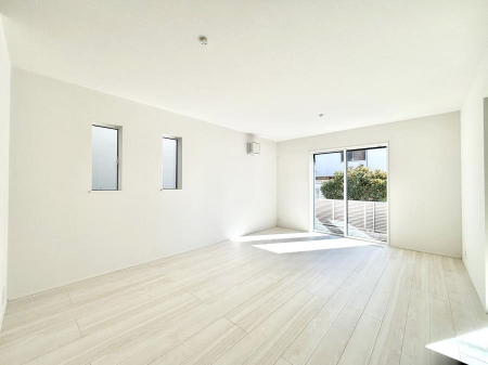 ���r���O�@���邢�z���������A�����̕��͋C�ɖ�������郊�r���O�E�_�C�j���O�B 