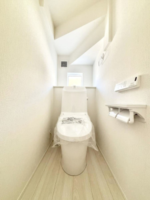 �g�C���@�g�C����1�K��2�K���ꂼ��ɔz�u����Ă��ĂƂĂ��֗��ł��B 