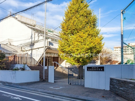 ���ӊ��@���w�Z 500m ���旧�u����l���w�Z