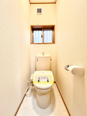 �g�C���@�g�C����1�K��2�K���ꂼ��ɔz�u����Ă��ĂƂĂ��֗��ł��B 