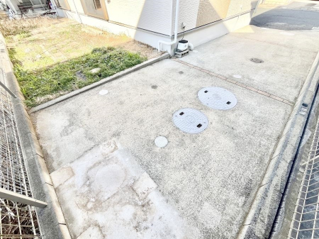 �@2��i�Ԏ�ɂ��j���ԉI���Ƒ��݂�Ȃ̎��]�Ԃ��u����L�X�J�[�X�y�[�X�B