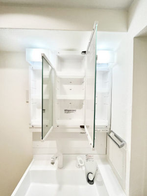 ���̑����ρ@�O�ʋ��̗��ɁA���ϕi��q���p�i�Ȃǂ����[�\�B���ʑ����������ƕۂ��܂��I