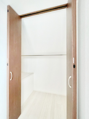 ���[�@��������ߗނ�ו��Ȃǂ̎��[�ɕ֗��ȃN���[�[�b�g�t���ł�