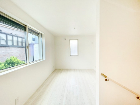 ���r���O�@���Ƒ��Ƃ̃R�~���j�P�[�V�������[�܂郊�r���O�C���K�i���̗p�B