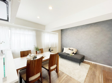 ���r���O�@���R������荞�܂�Ƒ��c���̏ꏊ�𖾂邭���o