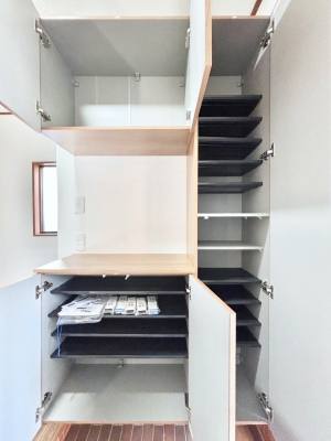 ���̑����ρ@�����Ղ���[�ł���V���[�Y�{�b�N�X�ŉƑ��S���̌C���A���ւ�������B  