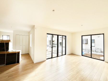 ���̑����ρ@�Ƒ��Ƃ̃R�~���j�P�[�V�������[�܂郊�r���O�C���K�i���̗p�����_�C�j���O