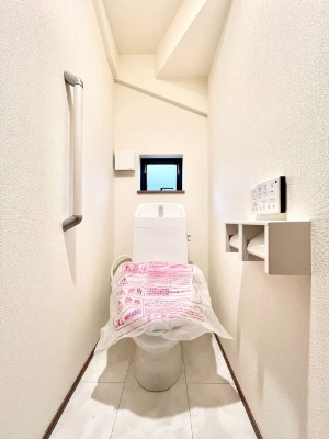 �g�C���@�g�C����1�K��2�K���ꂼ��ɔz�u����Ă��ĂƂĂ��֗��ł��B 