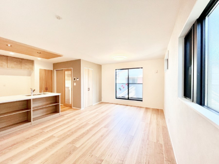 ���r���O�@���邢�z���������A�����̕��͋C�ɖ�������郊�r���O�_�C�j���O