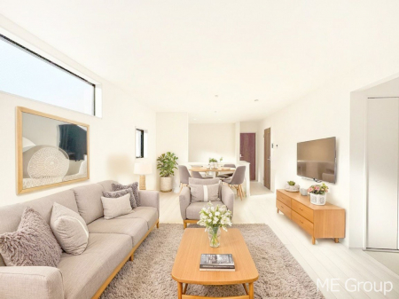 ���r���O�@�Ƒ��̘a�₩�ȉ�b���������Ă������B�J�����̂��郊�r���O�ł��B���Ƌ��CG�ł�  