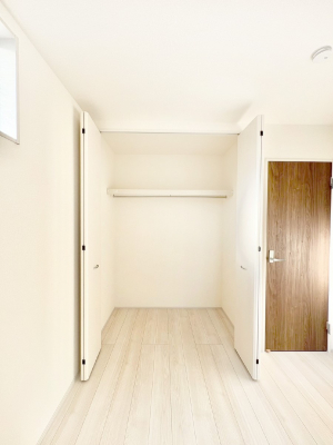 ���[�@�m���̃N���[�[�b�g�B���s��������̂Ō���̈ߗނ�����������܂�܂��B