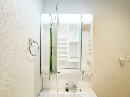 ���̑����ρ@�O�ʋ��̗��ɁA���ϕi��q���p�i�Ȃǂ����[�\�B���ʑ����������ƕۂ��܂��I