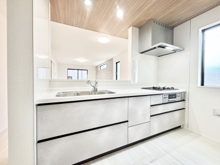 �L�b�`���@�u�₩�ȕ����ʂ蔲����L�b�`���B��������̂Ŗ��邭���C�ɂ��𗧂��܂��B