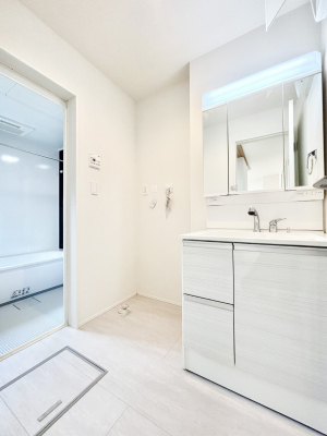 ���̑��@�L�X�Ƃ�Ƃ�̂��郉���h���[�X�y�[�X�B  