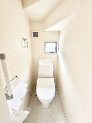 �g�C���@�g�C����1�K��2�K���ꂼ��ɔz�u����Ă��ĂƂĂ��֗��ł��B 