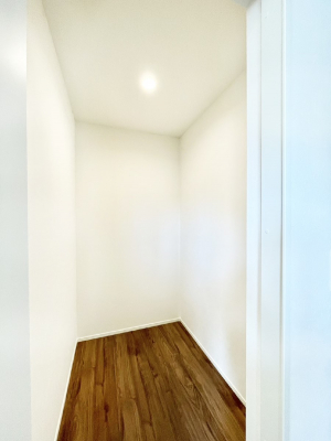 ���[�@2�K�̔[�ˁB�g�p�p�x�̒Ⴂ�G�ߗp�i�Ȃǂ�����������[�ł��܂��B