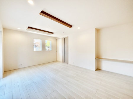 ���r���O�@�傫�ȑ����炽���Ղ�̗z���ƕ����������郊�r���O