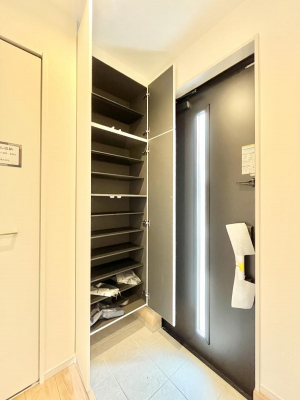 ���̑����ρ@�����Ղ���[�ł���V���[�Y�{�b�N�X�ŉƑ��S���̌C���A���ւ�������B  