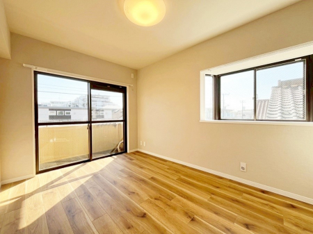 ���̑����ρ@�o���R�j�[���J�������v���X���Ă����m��