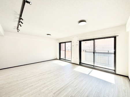 ���r���O�@�傫�ȑ����炽���Ղ�̗z���ƕ����������郊�r���O