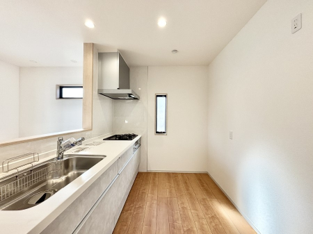 �L�b�`���@�u�₩�ȕ����ʂ蔲����L�b�`���B��������̂Ŗ��邭���C�ɂ��𗧂��܂��B