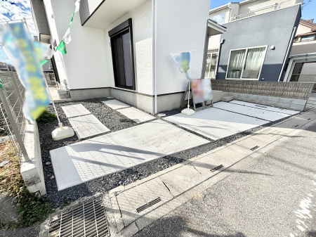 �@2��i�Ԏ�ɂ��j���ԉI���Ƒ��݂�Ȃ̎��]�Ԃ��u����L�X�J�[�X�y�[�X�B