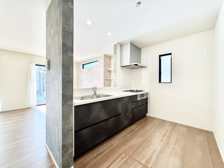 �L�b�`���@���������Ȃ���ł����Ƒ��Ƃ̉�b���y���߂�ΖʃL�b�`��