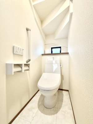 �g�C���@�g�C����1�K��2�K���ꂼ��ɔz�u����Ă��ĂƂĂ��֗��ł��B 