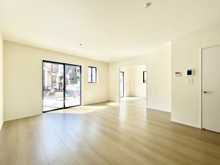 ���̑����ρ@�Ƒ��̏Ί炪���R�Ɛ��܂�Ă���A����ȕ��͋C�̃_�C�j���O�Ɏd�オ���Ă��܂��B