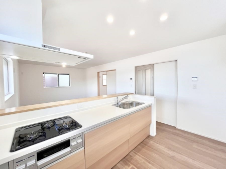 �L�b�`���@�J�E���^�[�z���ɂ��b�������Ȃ��疈���̂������������Ɗy����