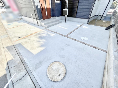 �@2��i�Ԏ�ɂ��j���ԉI���Ƒ��݂�Ȃ̎��]�Ԃ��u����L�X�J�[�X�y�[�X�B