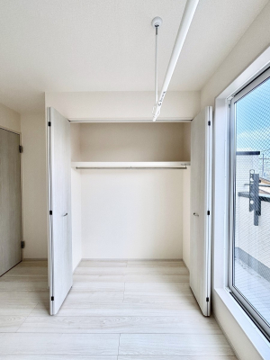 ���[�@�m���̃N���[�[�b�g�B���s��������̂Ō���̈ߗނ�����������܂�܂��B