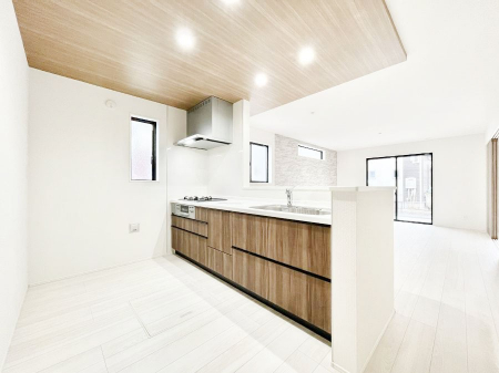 �L�b�`���@���Ƒ��̉�b�e�ޑΖʃL�b�`���B���������̃p�p�}�}�����Ƒ��Ɖ߂������Ԃ����������I