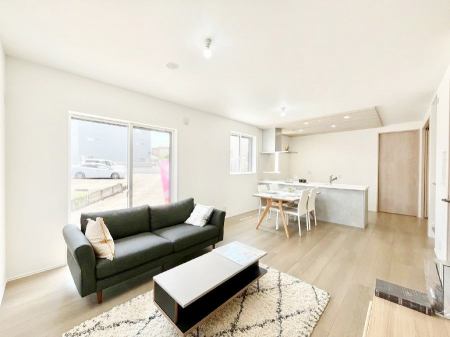 ���r���O�@�傫�ȑ����炽���Ղ�̗z���ƕ����������郊�r���O