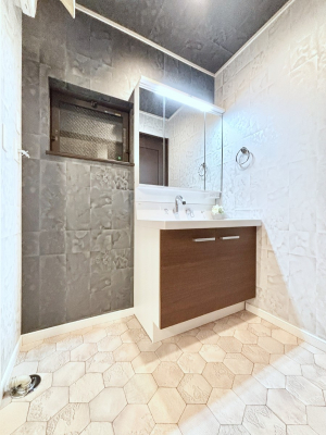 ���ʑ�E���ʏ��@��Ƃ�̐��ʃX�y�[�X�Œ��̐g�x�x���X���[�Y��