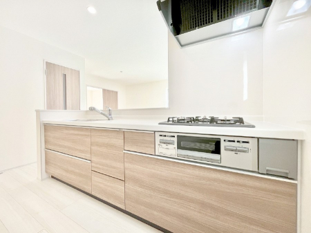 �L�b�`���@���r���O�ŗV�Ԃ��q�l�������Ȃ��炨�������ł���ΖʃL�b�`���B  