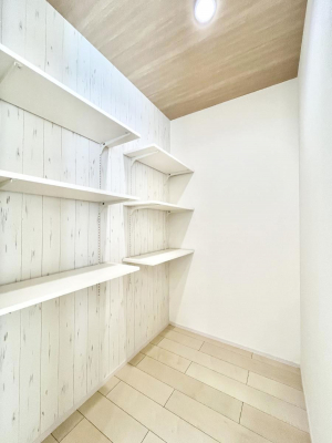 ���̑����ρ@�L�b�`���ɂ̓p���g���[�I�H�ނ̃X�g�b�N�͂������A���p�i�̎��[�Ȃǎg�����͂��낢��I