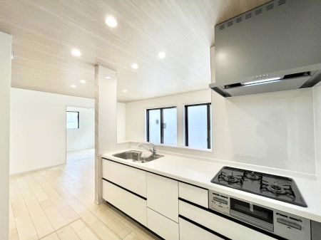 �L�b�`���@���������Ȃ���ł����Ƒ��Ƃ̉�b���y���߂�ΖʃL�b�`��