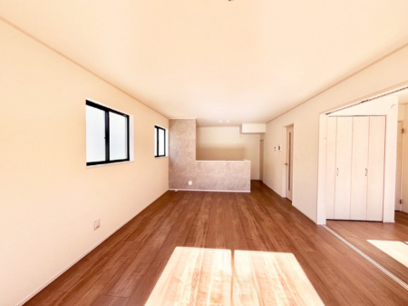 ���r���O�@���邢�z���������A�����̕��͋C�ɖ�������郊�r���O�E�_�C�j���O�B 