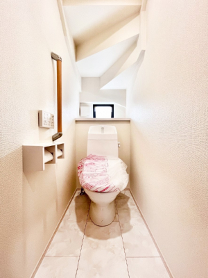 �g�C���@�g�C����1�K��2�K���ꂼ��ɔz�u����Ă��ĂƂĂ��֗��ł��B 