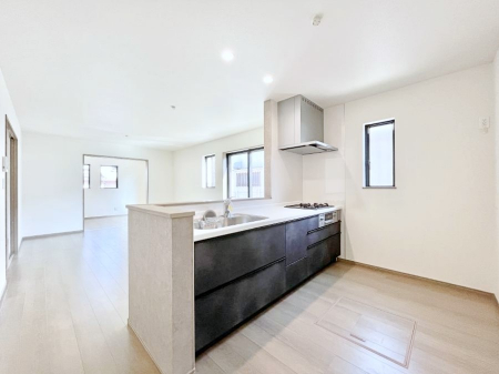 �L�b�`���@���r���O�ŗV�Ԃ��q�l�������Ȃ��炨�������ł���ΖʃL�b�`���B  