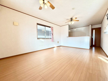 ���̑����ρ@�Ƒ��̏Ί炪���R�Ɛ��܂�Ă���A����ȕ��͋C�̃_�C�j���O�Ɏd�オ���Ă��܂��B