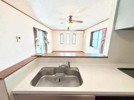 �L�b�`���@���������Ȃ���ł����Ƒ��Ƃ̉�b���y���߂�ΖʃL�b�`��