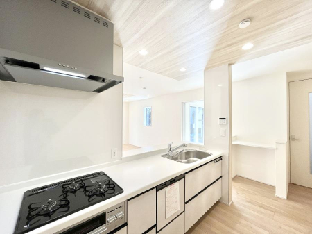 �L�b�`���@���������Ȃ���ł����Ƒ��Ƃ̉�b���y���߂�ΖʃL�b�`��