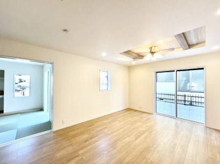 ���r���O�@�傫�ȑ����炽���Ղ�̗z���ƕ����������郊�r���O