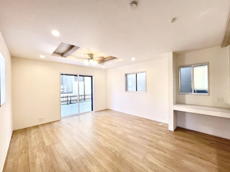 ���̑����ρ@�Ƒ��̏Ί炪���R�Ɛ��܂�Ă���A����ȕ��͋C�̃_�C�j���O�Ɏd�オ���Ă��܂��B