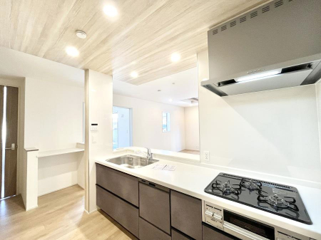 �L�b�`���@���������Ȃ���ł����Ƒ��Ƃ̉�b���y���߂�ΖʃL�b�`��