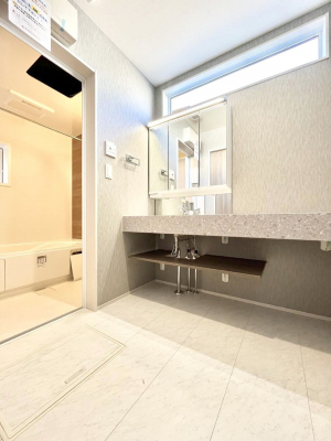 ���̑��@�������̂�����K��Ԃł��B�����̐g�x�x���C�����ǂ����g�������܂��B 