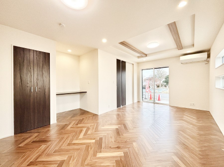 ���̑����ρ@�܂�グ�V��͂͗��̓I�ȉ��s��������̂ŁA�V�䂪�L�������ĊJ���I�ȋ�Ԃ����o�ł��܂��B  