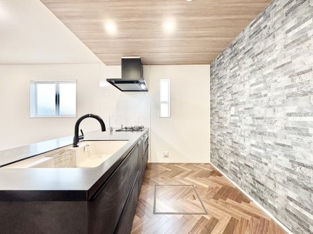 �L�b�`���@�u�₩�ȕ����ʂ蔲����L�b�`���B��������̂Ŗ��邭���C�ɂ��𗧂��܂��B